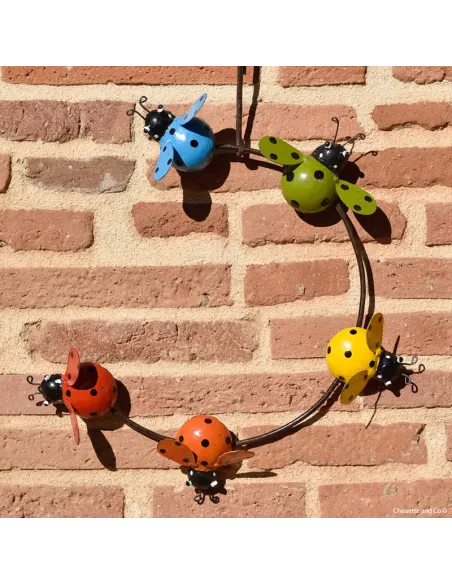 Envolée de coccinelles peintes